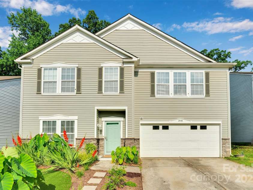 2926 Royal Fern Lane, Charlotte, NC 28215.  MLS# CAR4273408, YatesRealty ID 27020. 
