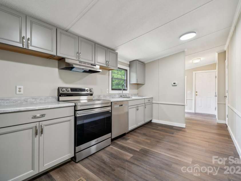 5001 Grand Canyon Road, Concord, NC 28027.  MLS# CAR4256169, YatesRealty ID 27021. Brand New Kitchen with new Cabinets/Drawers, Countertops, & Stainless Steel Appliances