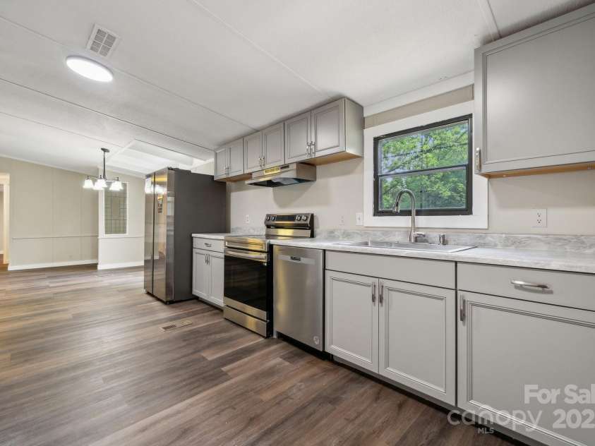 5001 Grand Canyon Road, Concord, NC 28027.  MLS# CAR4256169, YatesRealty ID 27021. Brand New Kitchen with new Cabinets/Drawers, Countertops, & Stainless Steel Appliances