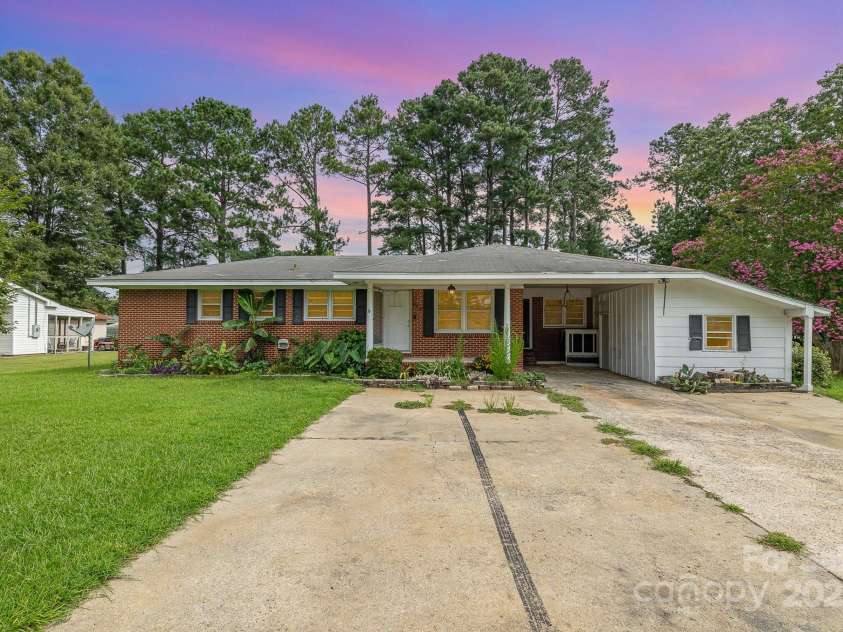 112 Whitley Drive, Smithfield, NC 27577.  MLS# CAR4282192, YatesRealty ID 27022. 