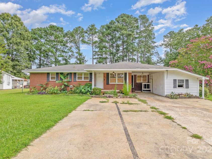 112 Whitley Drive, Smithfield, NC 27577.  MLS# CAR4282192, YatesRealty ID 27022. 