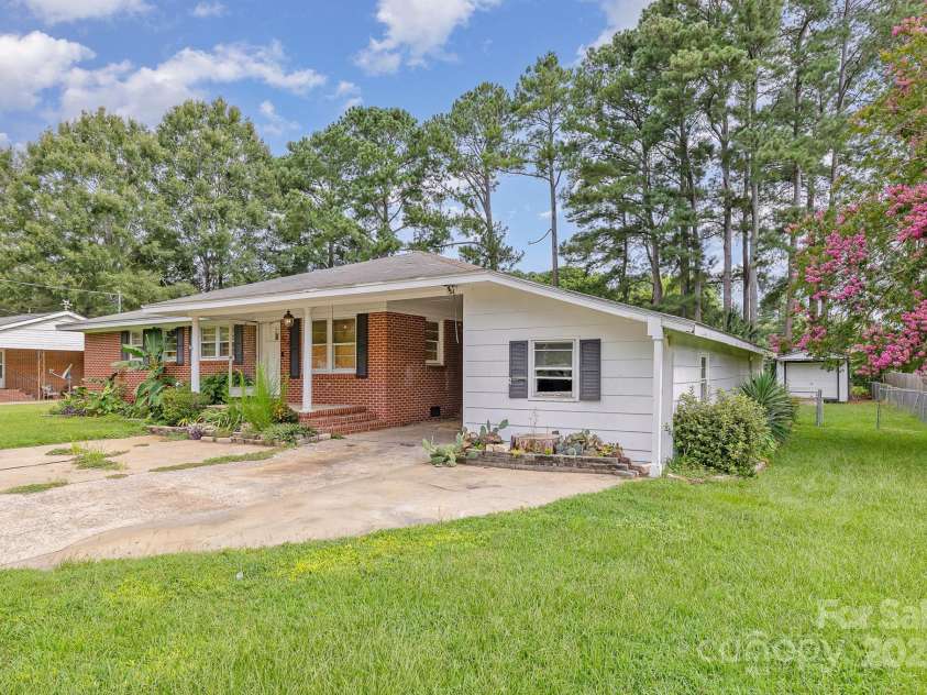 112 Whitley Drive, Smithfield, NC 27577.  MLS# CAR4282192, YatesRealty ID 27022. 