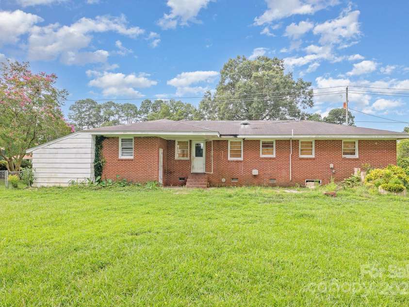 112 Whitley Drive, Smithfield, NC 27577.  MLS# CAR4282192, YatesRealty ID 27022. 