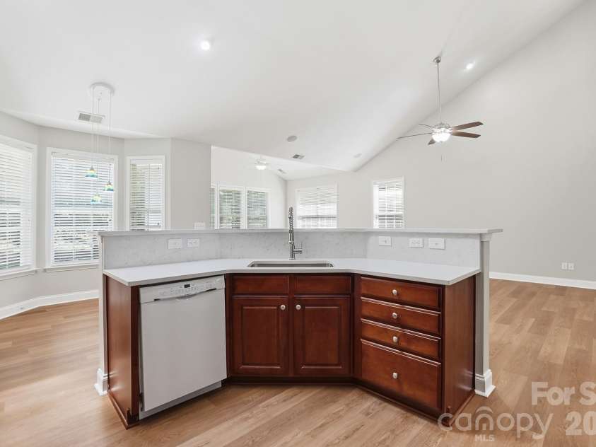 766 Platinum Drive, Fort Mill, SC 29708.  MLS# CAR4373139, YatesRealty ID 27022. Kitchen