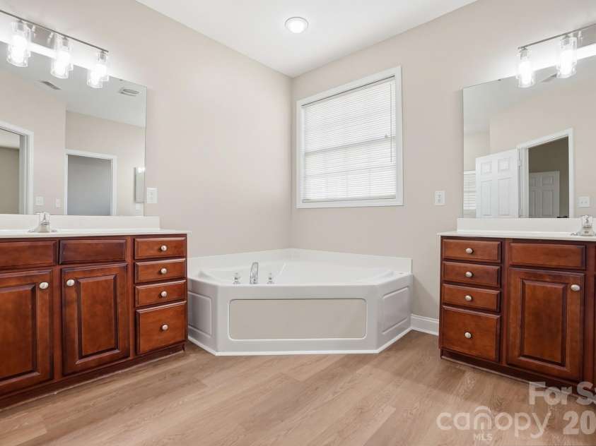 766 Platinum Drive, Fort Mill, SC 29708.  MLS# CAR4373139, YatesRealty ID 27022. Primary Suite Bath