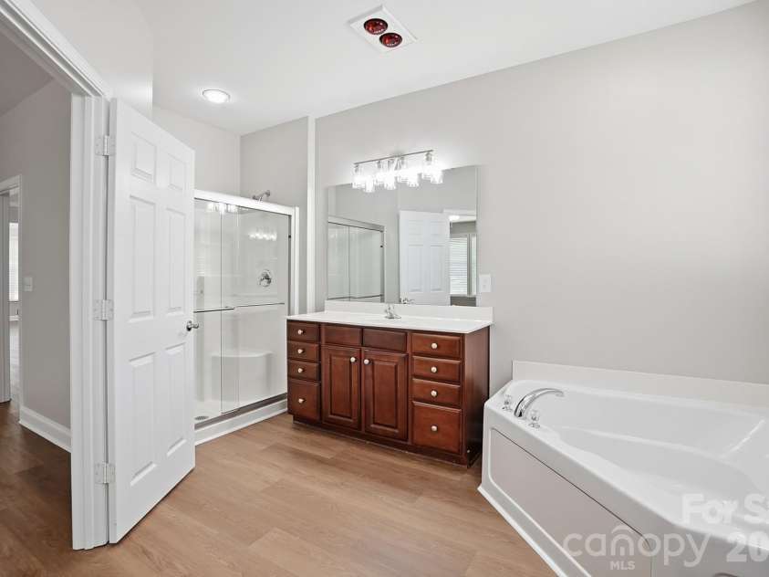 766 Platinum Drive, Fort Mill, SC 29708.  MLS# CAR4373139, YatesRealty ID 27022. Primary Suite Bath