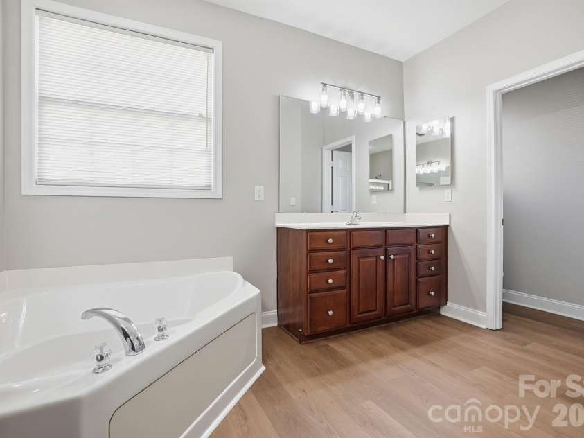 766 Platinum Drive, Fort Mill, SC 29708.  MLS# CAR4373139, YatesRealty ID 27022. Primary Suite Bath