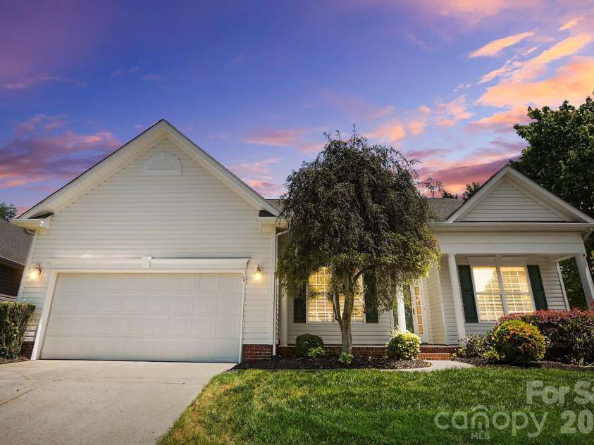 766 Platinum Drive, Fort Mill, SC 29708.  MLS# CAR4373139, YatesRealty ID 27022. Welcome Home