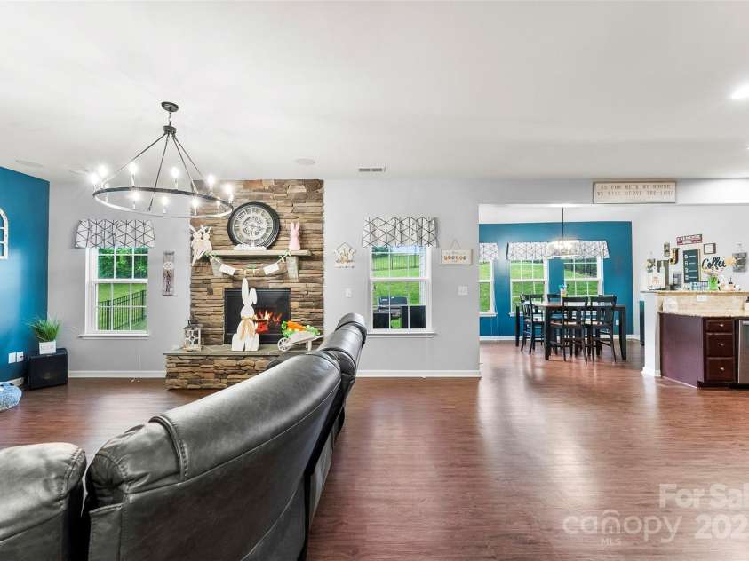 865 Wingthorn Rose Drive, Gastonia, NC 28056.  MLS# CAR4255402, YatesRealty ID 27024. 