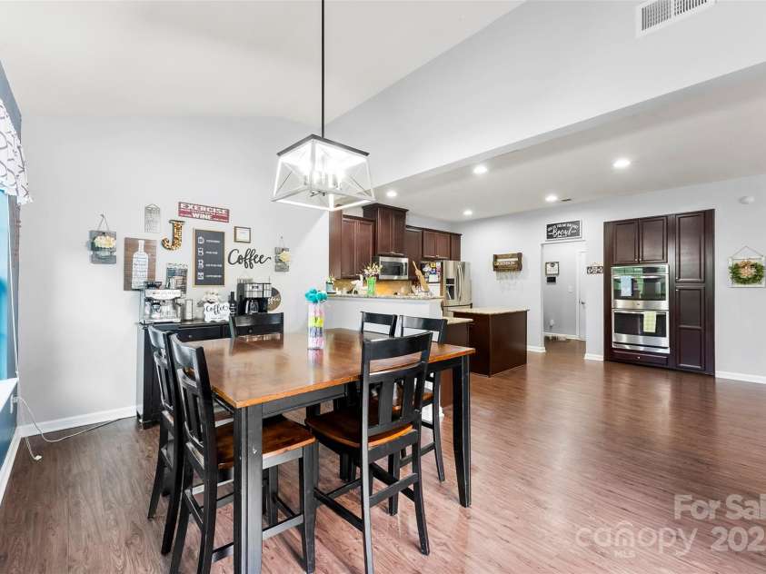 865 Wingthorn Rose Drive, Gastonia, NC 28056.  MLS# CAR4255402, YatesRealty ID 27024. 
