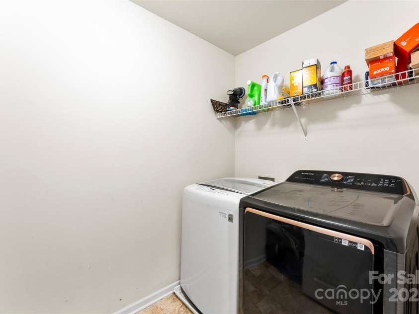 865 Wingthorn Rose Drive, Gastonia, NC 28056.  MLS# CAR4255402, YatesRealty ID 27024. 