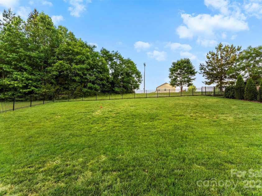 865 Wingthorn Rose Drive, Gastonia, NC 28056.  MLS# CAR4255402, YatesRealty ID 27024. 