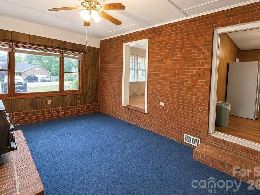 406 L Street, Newton, NC 28658.  MLS# CAR4376383, YatesRealty ID 27025. 