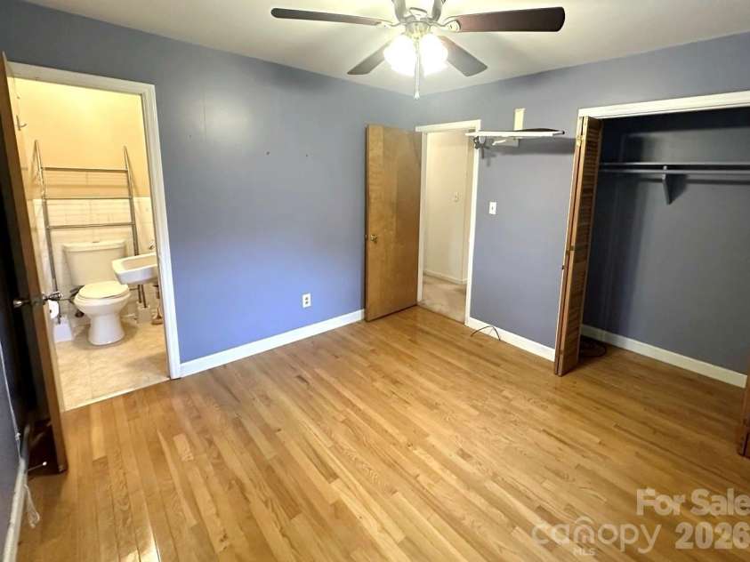 406 L Street, Newton, NC 28658.  MLS# CAR4376383, YatesRealty ID 27025. 