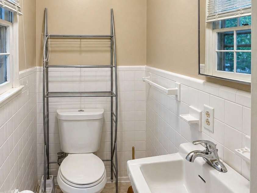 406 L Street, Newton, NC 28658.  MLS# CAR4376383, YatesRealty ID 27025. 