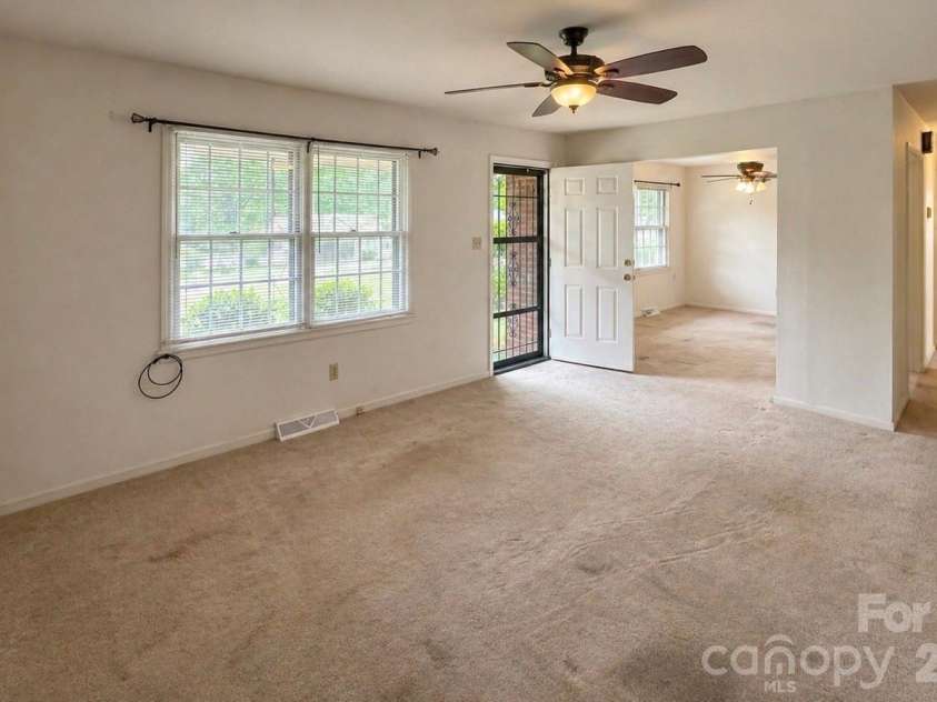 406 L Street, Newton, NC 28658.  MLS# CAR4376383, YatesRealty ID 27025. 