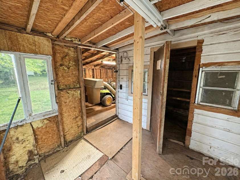 406 L Street, Newton, NC 28658.  MLS# CAR4376383, YatesRealty ID 27025. 