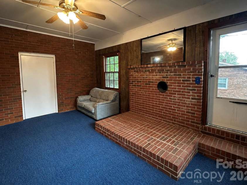 406 L Street, Newton, NC 28658.  MLS# CAR4376383, YatesRealty ID 27025. 