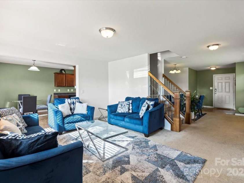 7136 Bullock Drive, Charlotte, NC 28214.  MLS# CAR4272820, YatesRealty ID 27025. Family Room