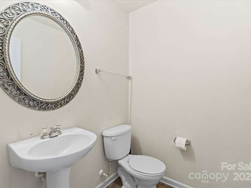 7136 Bullock Drive, Charlotte, NC 28214.  MLS# CAR4272820, YatesRealty ID 27025. Half Bath