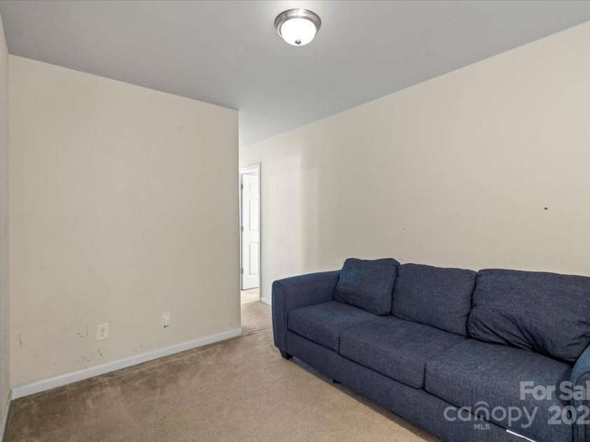 7136 Bullock Drive, Charlotte, NC 28214.  MLS# CAR4272820, YatesRealty ID 27025. Loft