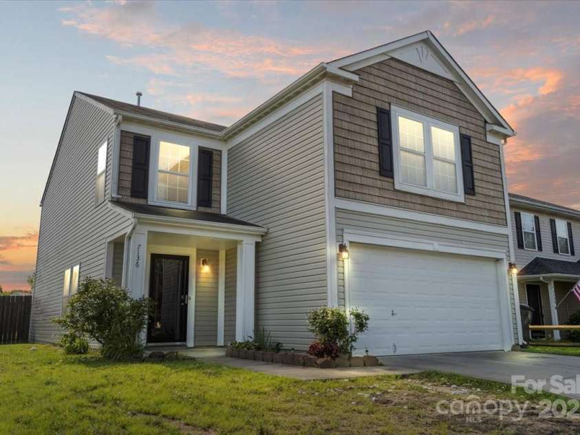 7136 Bullock Drive, Charlotte, NC 28214.  MLS# CAR4272820, YatesRealty ID 27025. Welcome Home!