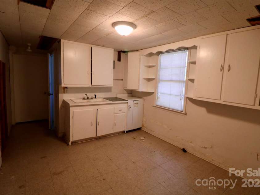 2204 Morton Avenue, Gastonia, NC 28052.  MLS# CAR4281883, YatesRealty ID 27026. 