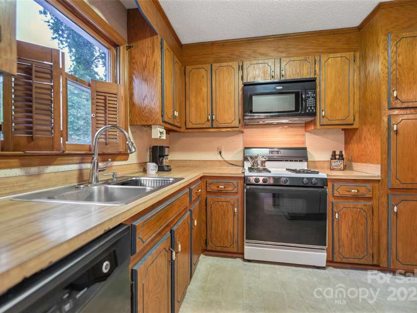 218 Wright Street, Gastonia, NC 28056.  MLS# CAR4279552, YatesRealty ID 27027. 