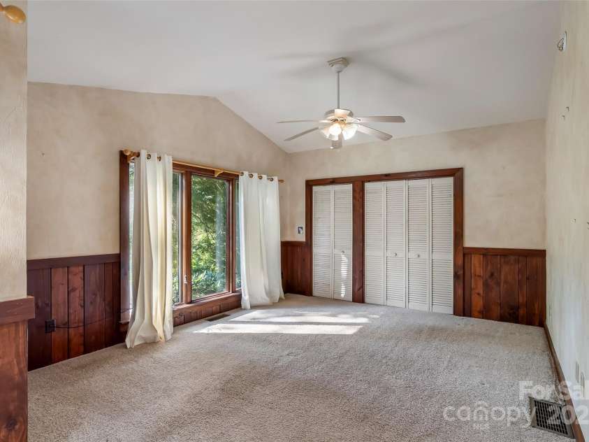 17 Park Road, Asheville, NC 28803.  MLS# CAR4278105, YatesRealty ID 27028. 2nd Bedroom w/ vaulted ceiling and large windows showcasing the front yard.