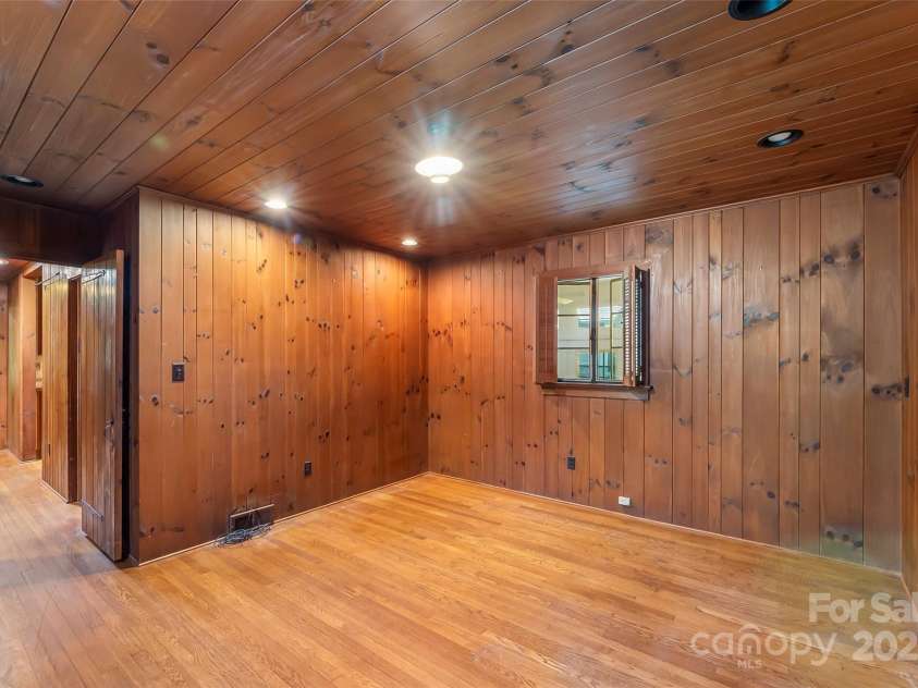 17 Park Road, Asheville, NC 28803.  MLS# CAR4278105, YatesRealty ID 27028. 3rd bedroom