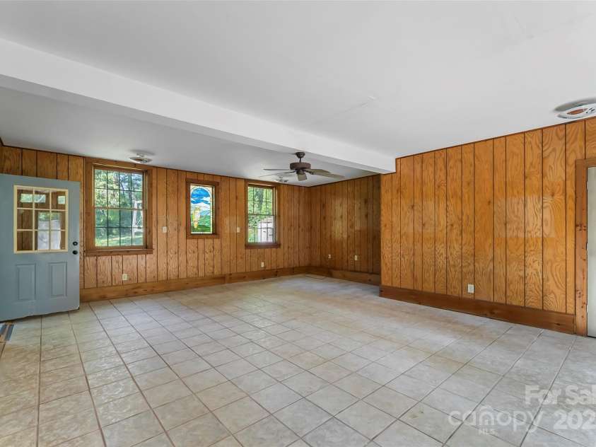 17 Park Road, Asheville, NC 28803.  MLS# CAR4278105, YatesRealty ID 27028. This could be a terrific family room, recreation room, and more!