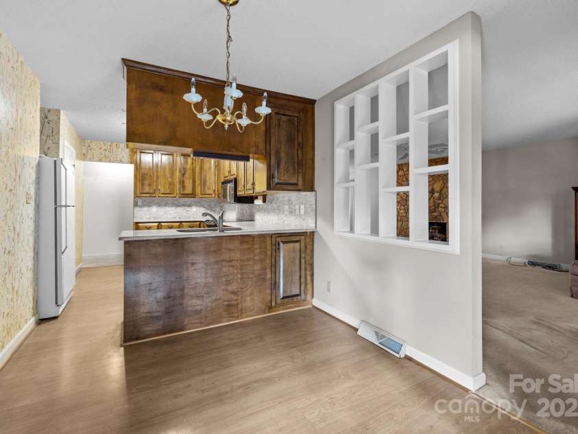 1465 Friar Road, Rock Hill, SC 29732.  MLS# CAR4269490, YatesRealty ID 27029. Kitchen w/ breakfast area