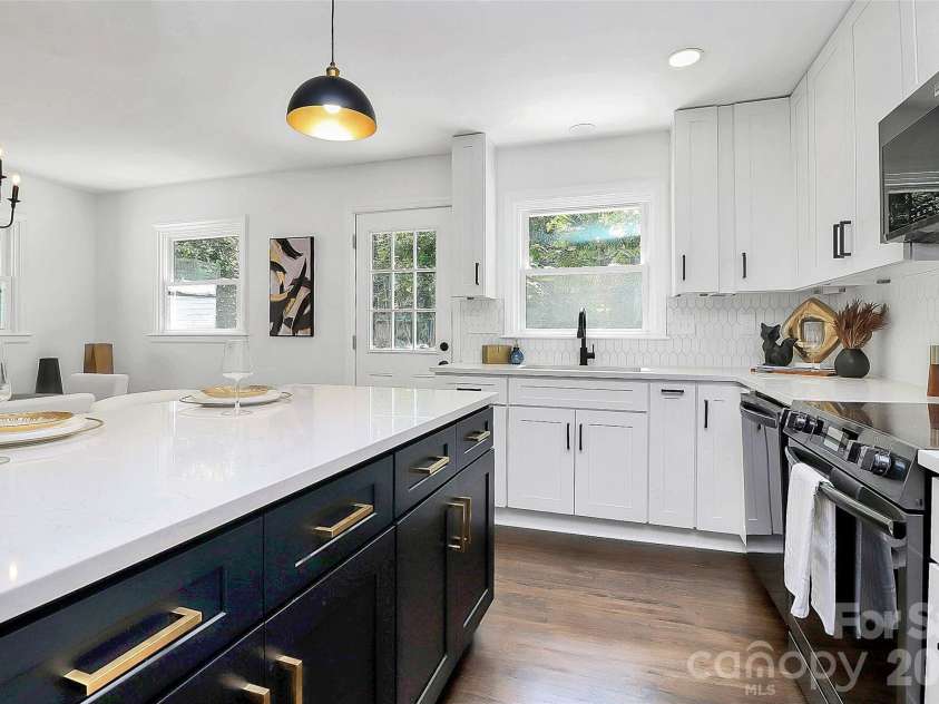 2038 Sandhurst Drive, Charlotte, NC 28205.  MLS# CAR4382619, YatesRealty ID 27029. 