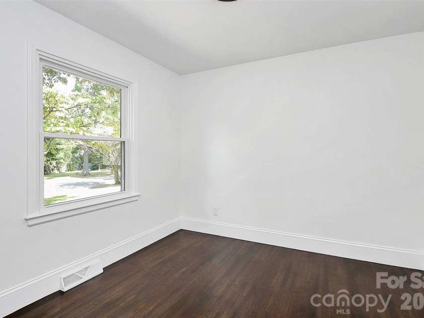 2038 Sandhurst Drive, Charlotte, NC 28205.  MLS# CAR4382619, YatesRealty ID 27029. 