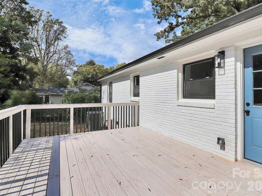 2038 Sandhurst Drive, Charlotte, NC 28205.  MLS# CAR4382619, YatesRealty ID 27029. 