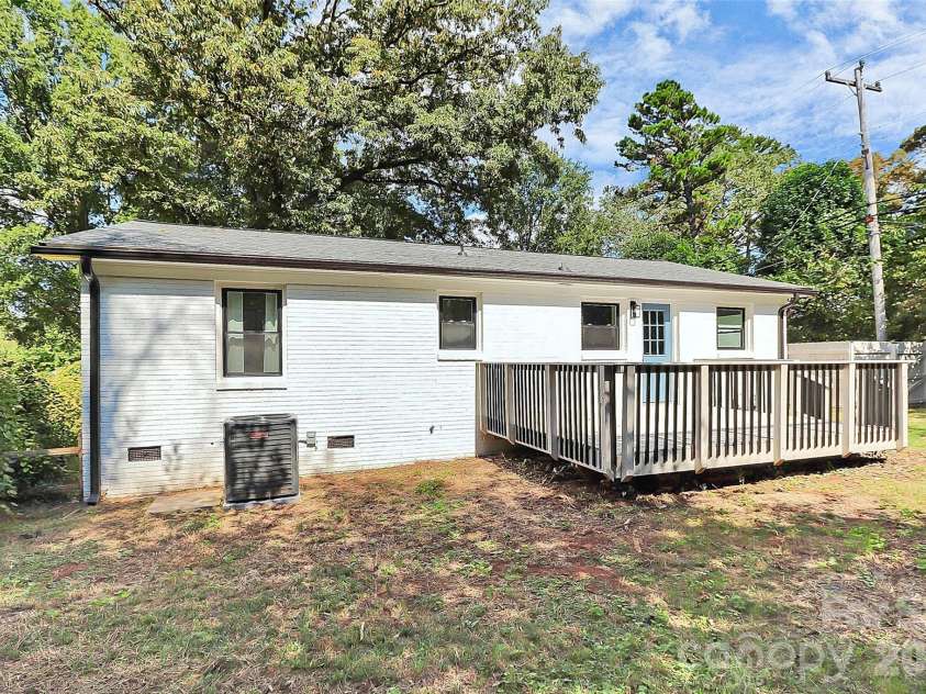 2038 Sandhurst Drive, Charlotte, NC 28205.  MLS# CAR4382619, YatesRealty ID 27029. 