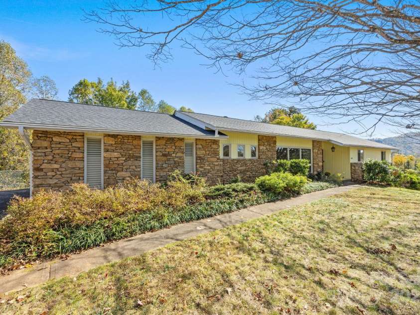 45 Crabapple Lane, Asheville, NC 28804.  MLS# CAR4311079, YatesRealty ID 2703. 