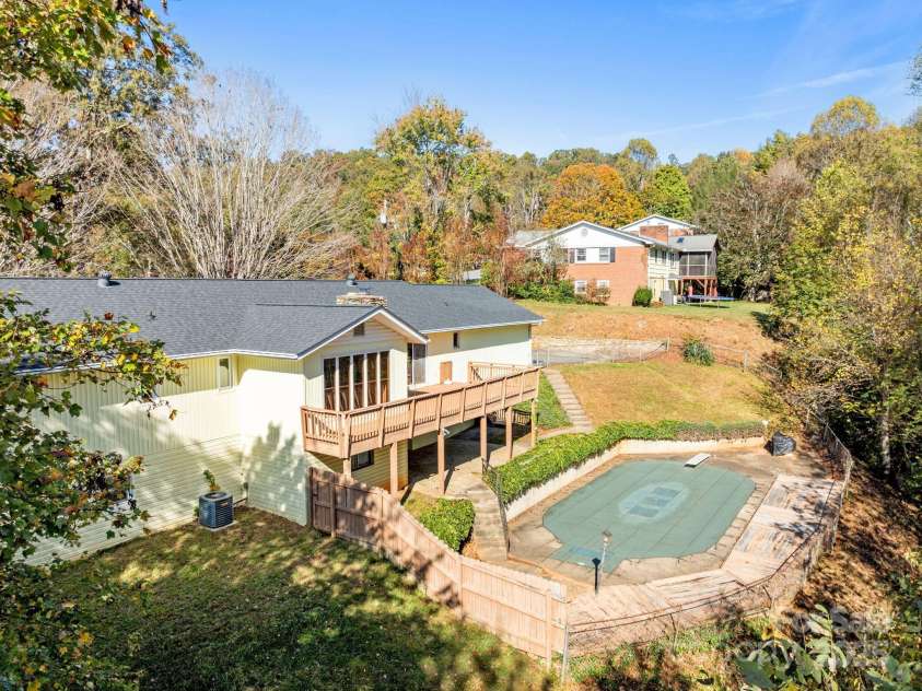 45 Crabapple Lane, Asheville, NC 28804.  MLS# CAR4311079, YatesRealty ID 2703. 