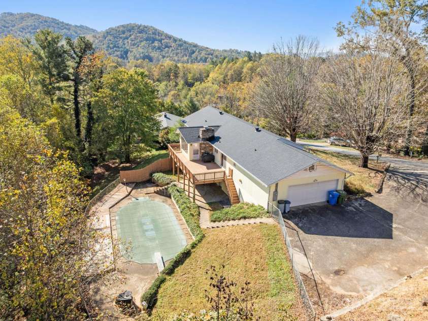 45 Crabapple Lane, Asheville, NC 28804.  MLS# CAR4311079, YatesRealty ID 2703. 