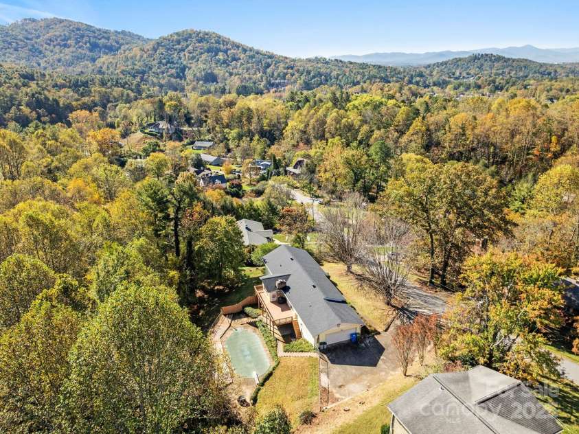 45 Crabapple Lane, Asheville, NC 28804.  MLS# CAR4311079, YatesRealty ID 2703. 