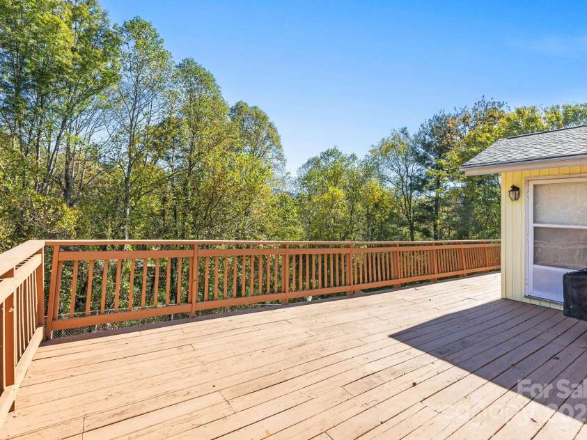 45 Crabapple Lane, Asheville, NC 28804.  MLS# CAR4311079, YatesRealty ID 2703. 
