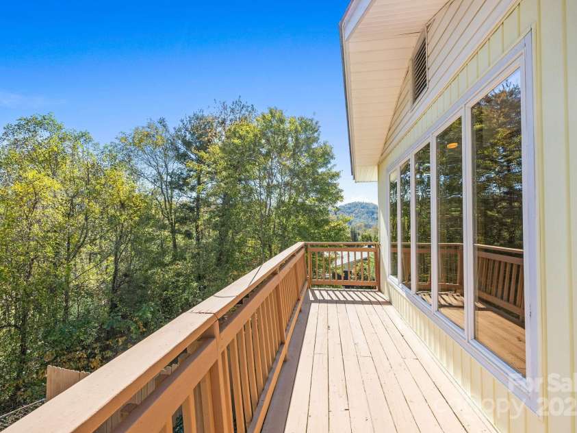 45 Crabapple Lane, Asheville, NC 28804.  MLS# CAR4311079, YatesRealty ID 2703. 
