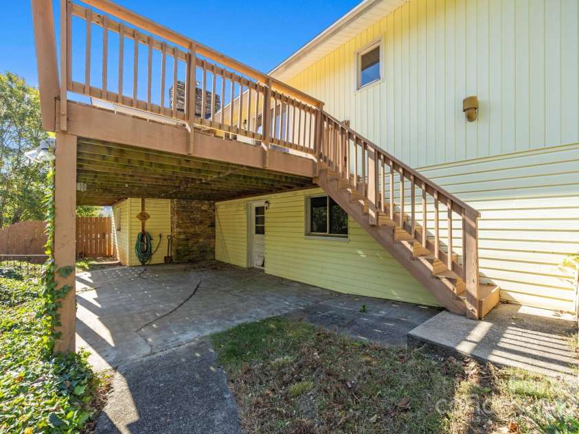 45 Crabapple Lane, Asheville, NC 28804.  MLS# CAR4311079, YatesRealty ID 2703. 