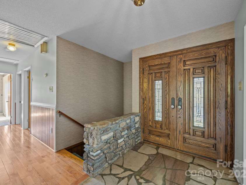 45 Crabapple Lane, Asheville, NC 28804.  MLS# CAR4311079, YatesRealty ID 2703. 