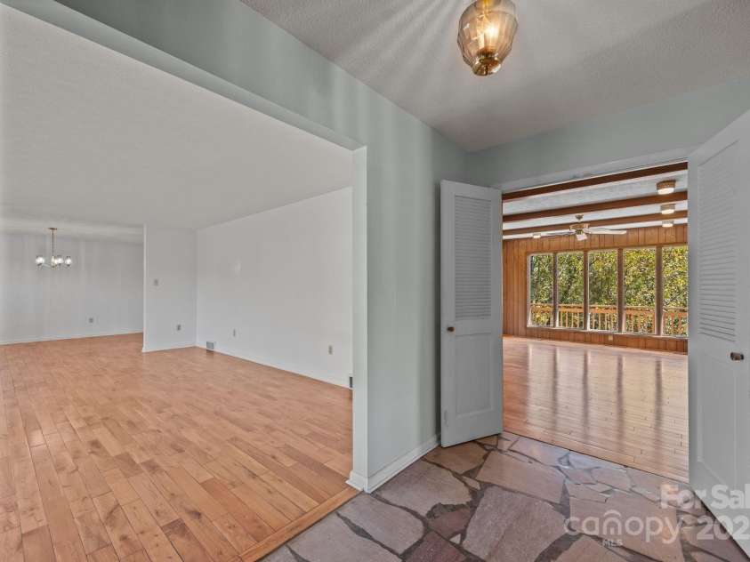 45 Crabapple Lane, Asheville, NC 28804.  MLS# CAR4311079, YatesRealty ID 2703. 