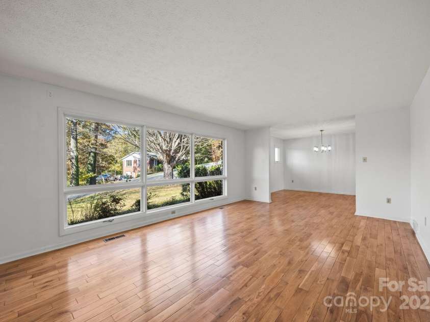 45 Crabapple Lane, Asheville, NC 28804.  MLS# CAR4311079, YatesRealty ID 2703. 