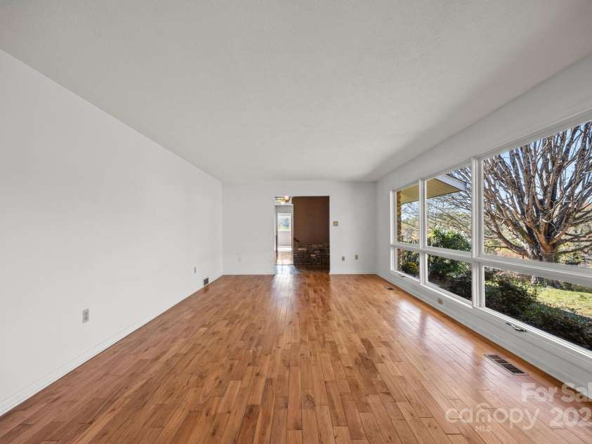 45 Crabapple Lane, Asheville, NC 28804.  MLS# CAR4311079, YatesRealty ID 2703. 