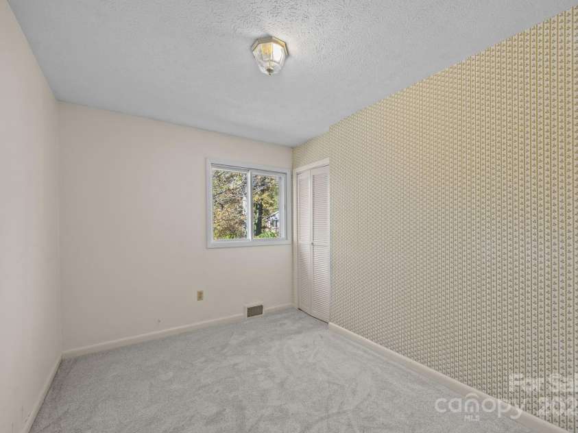 45 Crabapple Lane, Asheville, NC 28804.  MLS# CAR4311079, YatesRealty ID 2703. 