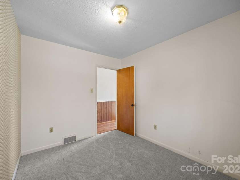 45 Crabapple Lane, Asheville, NC 28804.  MLS# CAR4311079, YatesRealty ID 2703. 