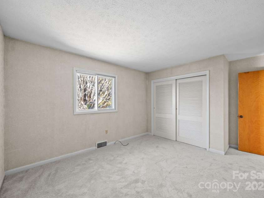 45 Crabapple Lane, Asheville, NC 28804.  MLS# CAR4311079, YatesRealty ID 2703. 